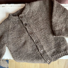 Indlæs billede til gallerivisning Basis Børnecardigan | strikogkaffe