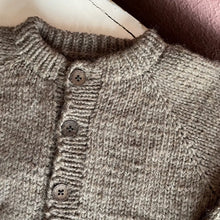 Indlæs billede til gallerivisning Basis Børnecardigan | strikogkaffe
