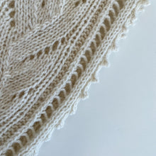 Indlæs billede til gallerivisning Kram Påskeperlerine Strikkeopskrift