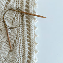 Indlæs billede til gallerivisning Kram Påskeperlerine Strikkeopskrift