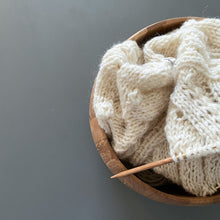 Indlæs billede til gallerivisning Kram Påskeperlerine Strikkeopskrift