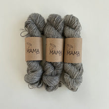 Indlæs billede til gallerivisning MAMAs Gotlændergarn er bæredygtigt garn i dansk pelsuld tre lysegrå