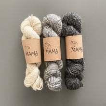 Indlæs billede til gallerivisning MAMAs Gotlændergarn er bæredygtigt garn i dansk pelsuld tre naturfarver