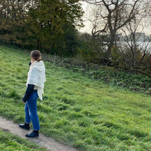 Indlæs billede til gallerivisning MAMAs Sånesjal Strikkeopskrift