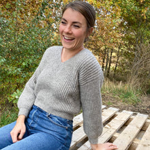 Indlæs billede til gallerivisning Roses Trøje strikket i patentstrik til kvinde fra MAMA garn & uld