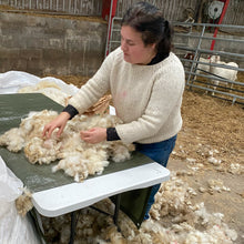 Indlæs billede til gallerivisning Spindefibre af økologisk uld fra østfrisiske malkefår
